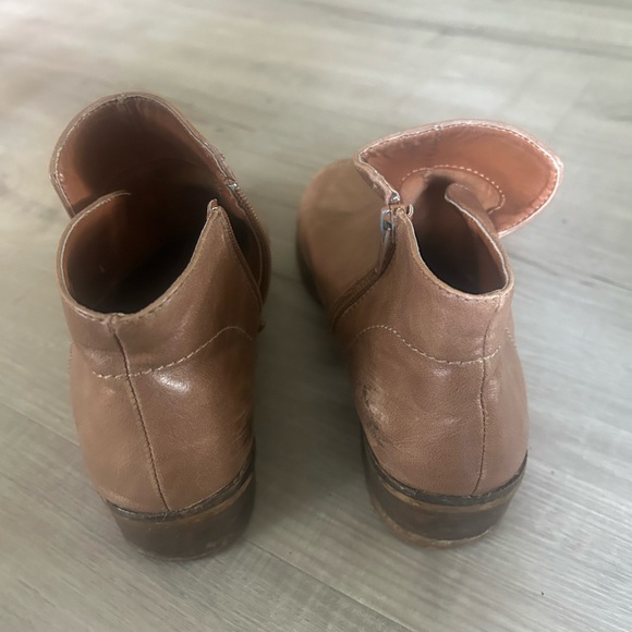 Bata brown leather booties size 7.5 - Picture 3 of 4